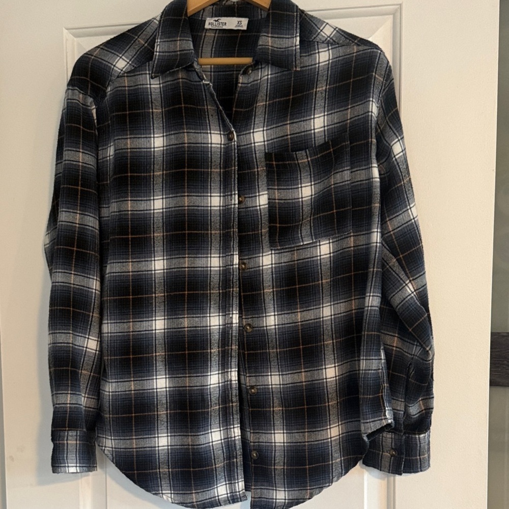 Hollister Black, White & Navy Plaid Button-Down Shirt